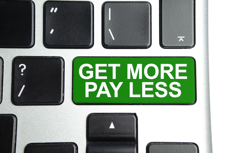 Tangentbord med texten get more pay less
